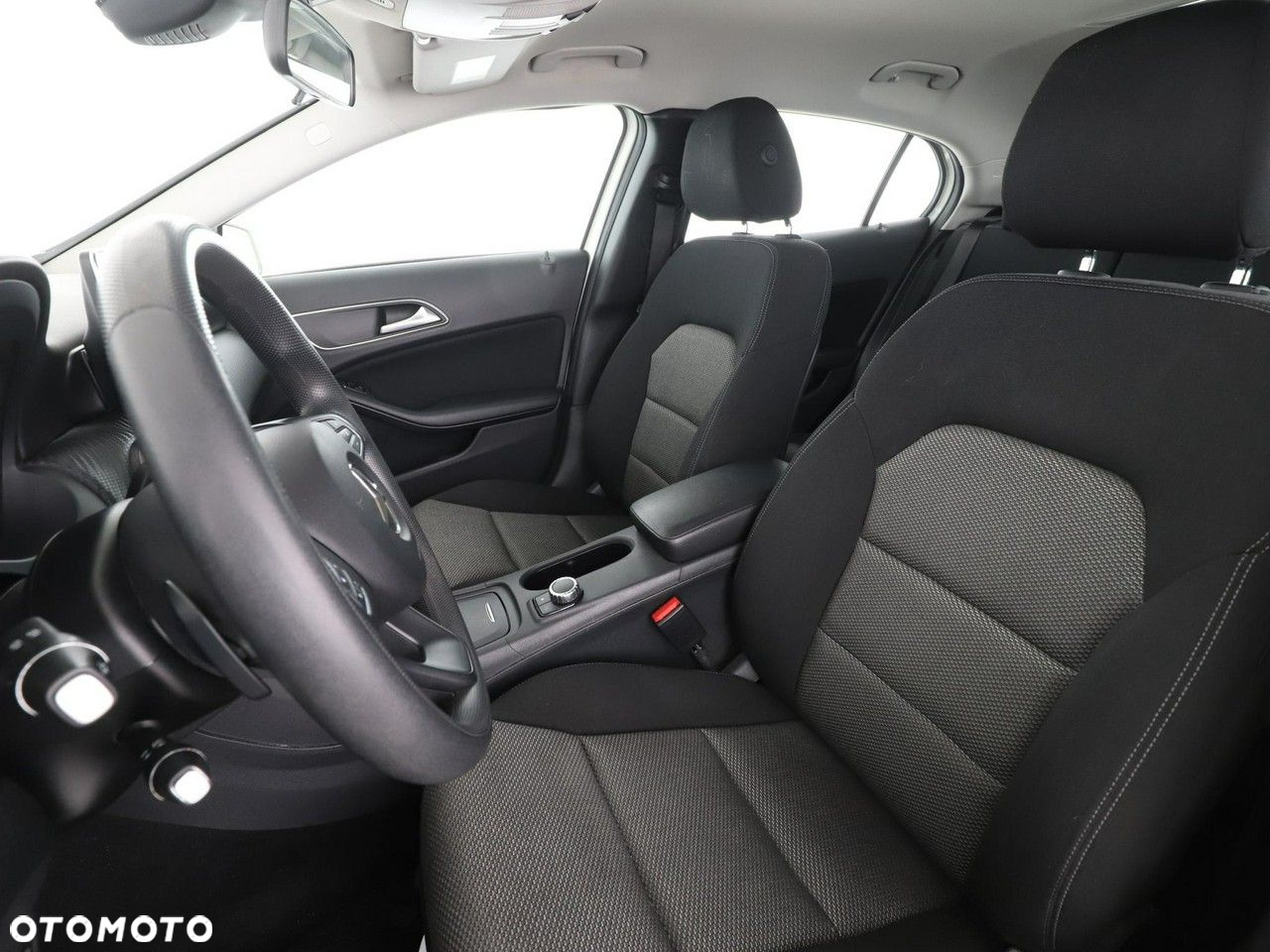 Mercedes-Benz GLA 180 d 7G-DCT - 14