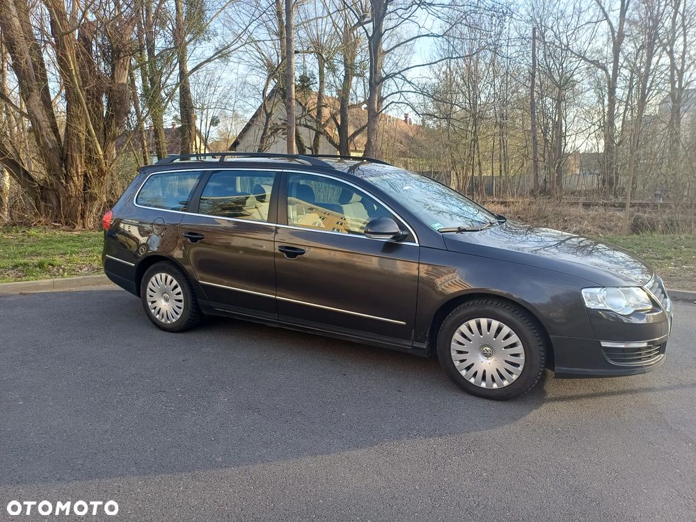 Volkswagen Passat - 1