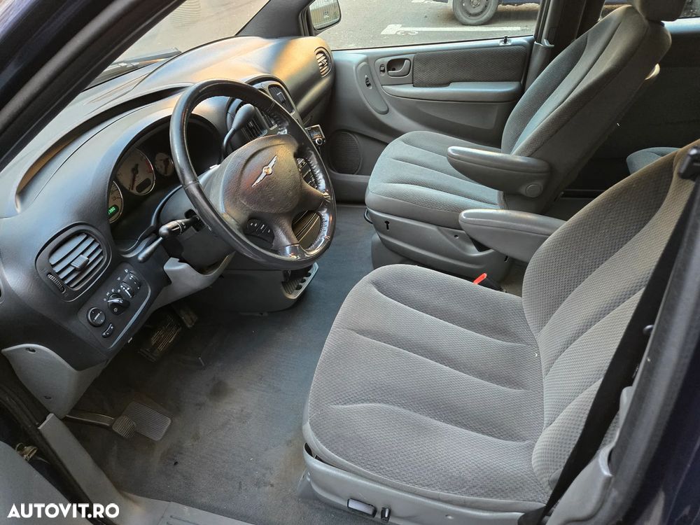 Chrysler Voyager 2.8L TD LX aut - 7