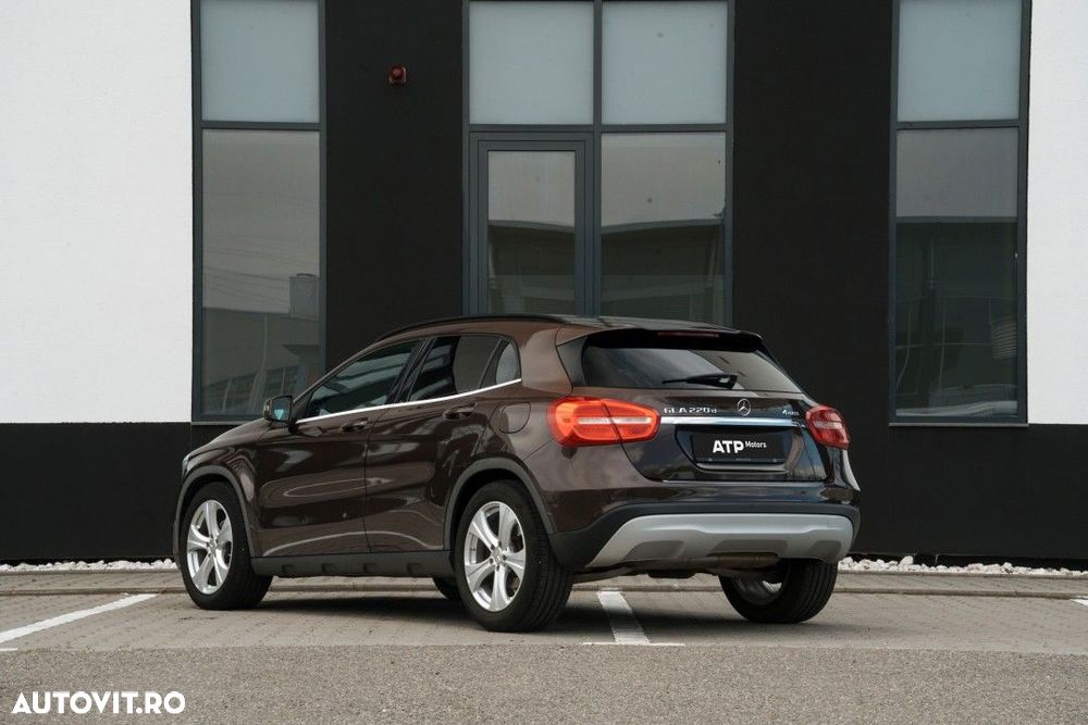 Mercedes-Benz GLA - 4