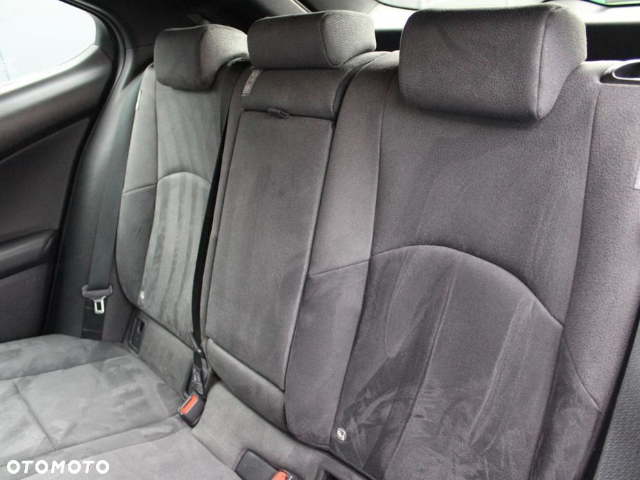 Lexus UX 300h Business - 10