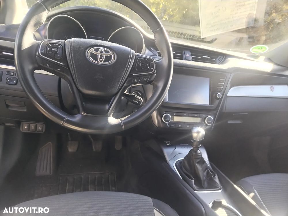 Toyota Avensis Combi 1.8 Comfort - 15