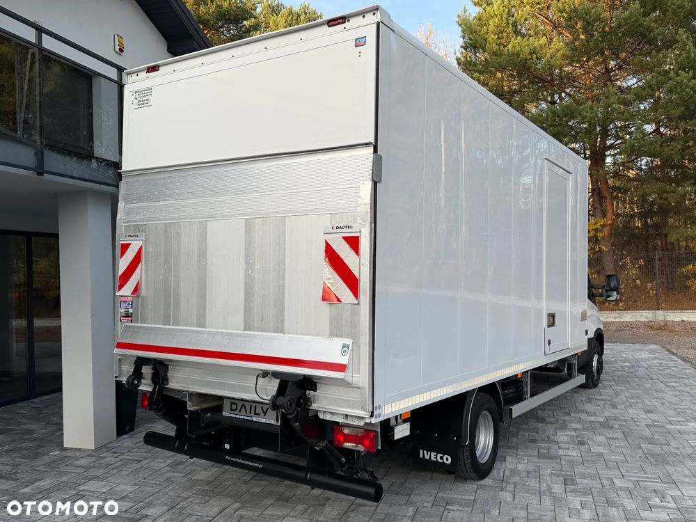 Iveco 72C18 Kontener + Winda BAR 1T / Kontener 5.35m x 2.24m x 2.3m / Bogate wyposażenie / UDT do 05.2028 / Salon PL / Zadbany od 1wł / Rozstaw osi 4.75m / FV23% - 9