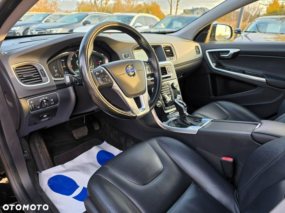 Volvo V60 D6 AWD Plug-in Hybrid Summum - 24