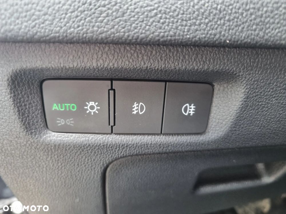 Skoda Octavia 2.0 TDI DSG Exclusive Plus - 23