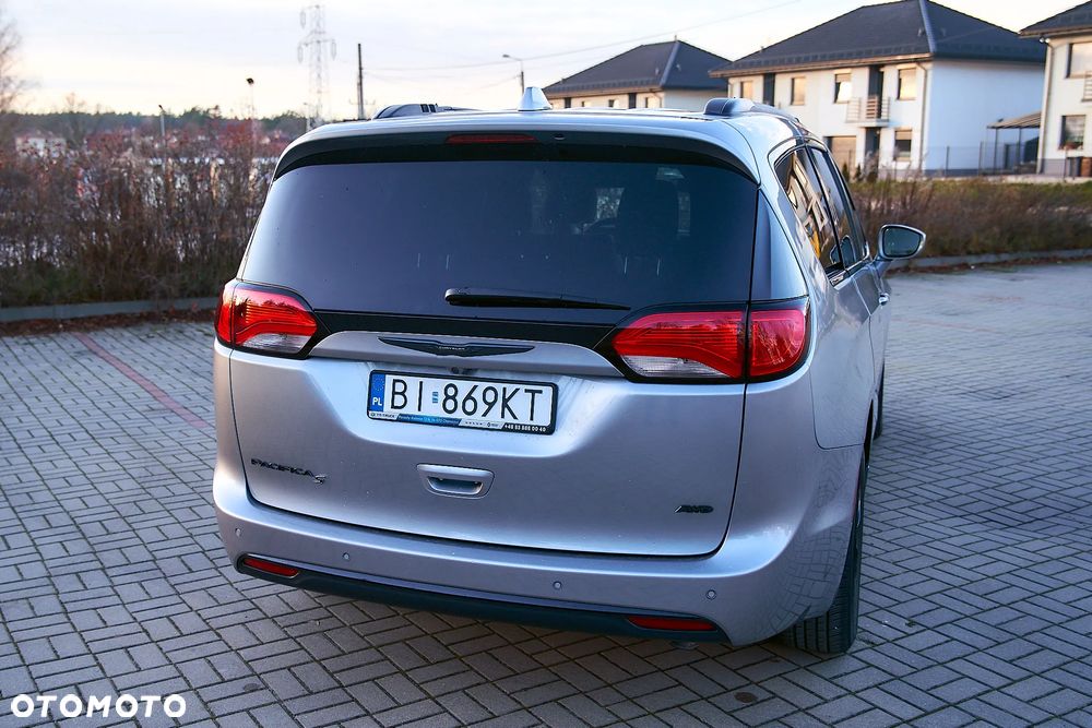 Chrysler Pacifica - 4