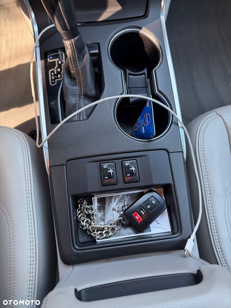 Toyota Camry 2.5 XLE - 11