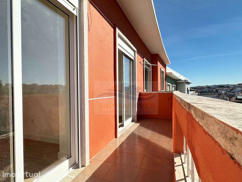 T3 com Vista Aberta e Excelente Exposição Solar - Damaia de Cima - Grande imagem: 2/23