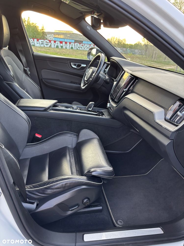 Volvo XC 60 B4 D AWD R-Design - 9