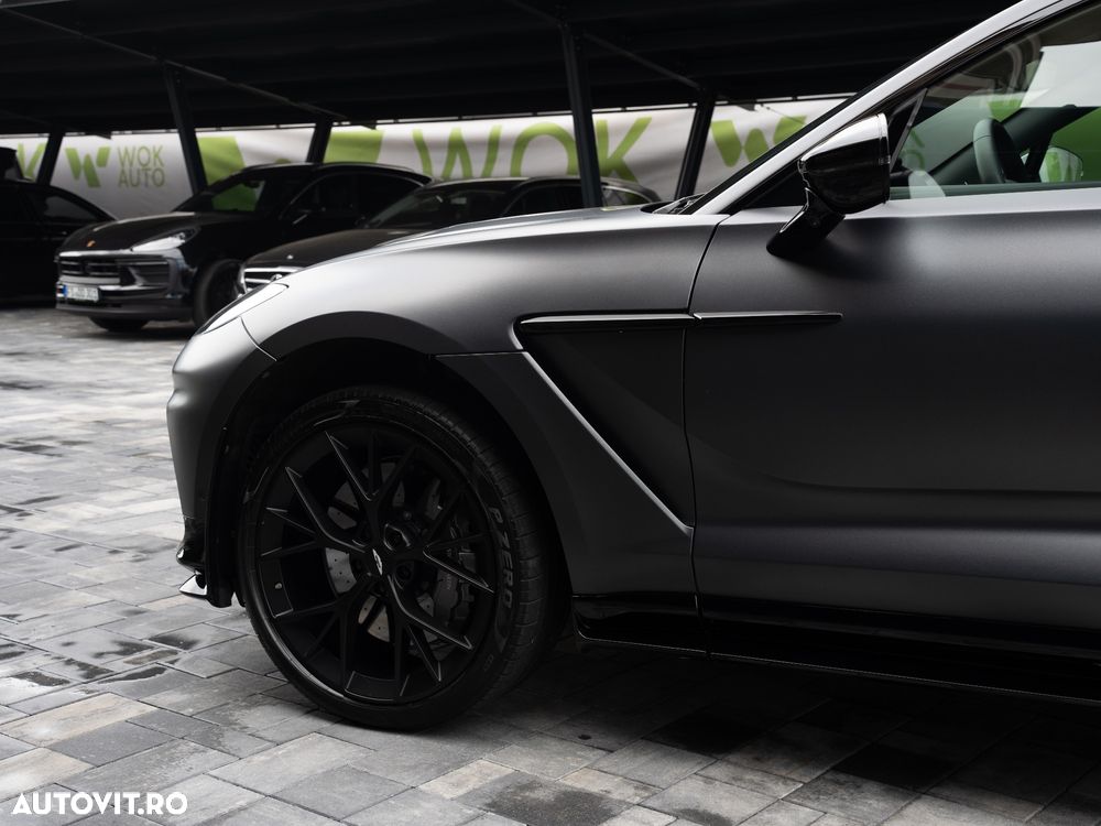 Aston Martin DBX - 14