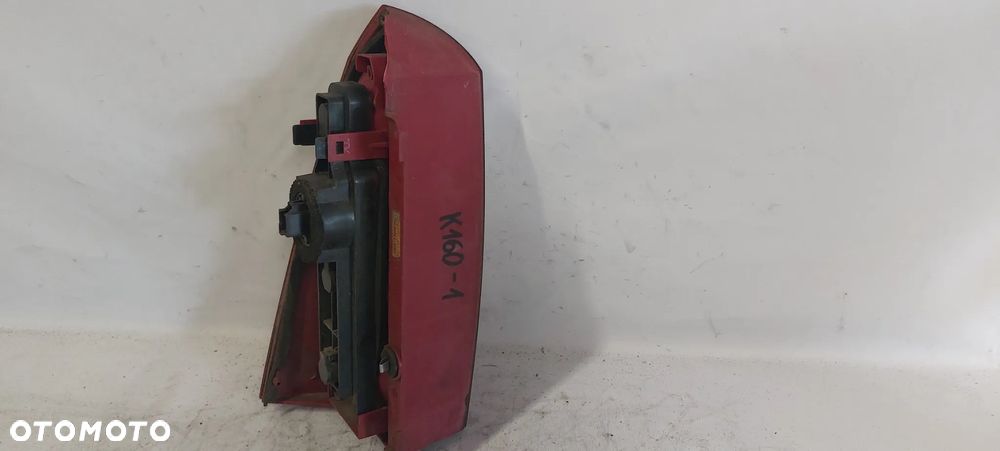 .  TYL TYLNA LAMPA PRAWA FORD FOCUS MK1 KOMBI - 2