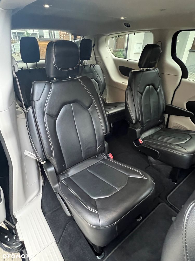 Chrysler Pacifica - 13