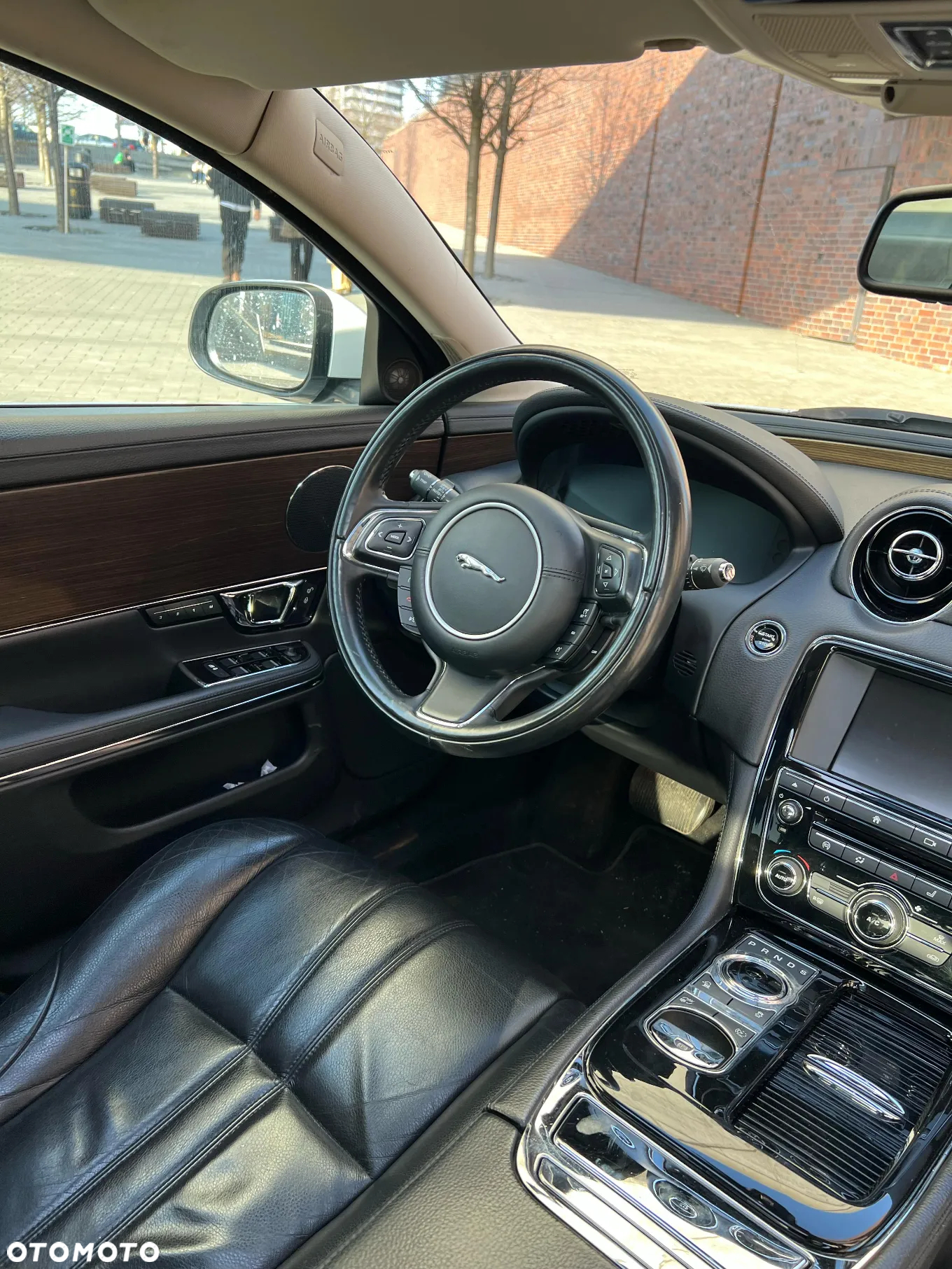 Jaguar XJ - 19