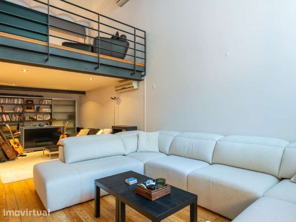 Loft T1 com mezanino, garagem e arrecadação na Avenida 24 de Julho - Grande imagem: 3/23
