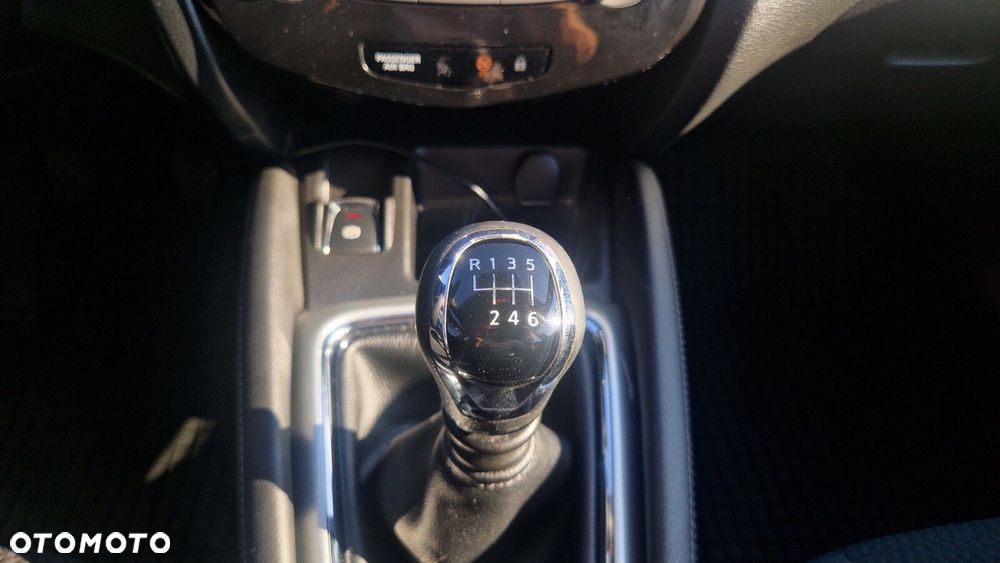 Nissan Qashqai - 25
