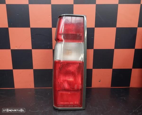 Farolim Stop Esquerdo Nissan Pick Up (D22) - 1
