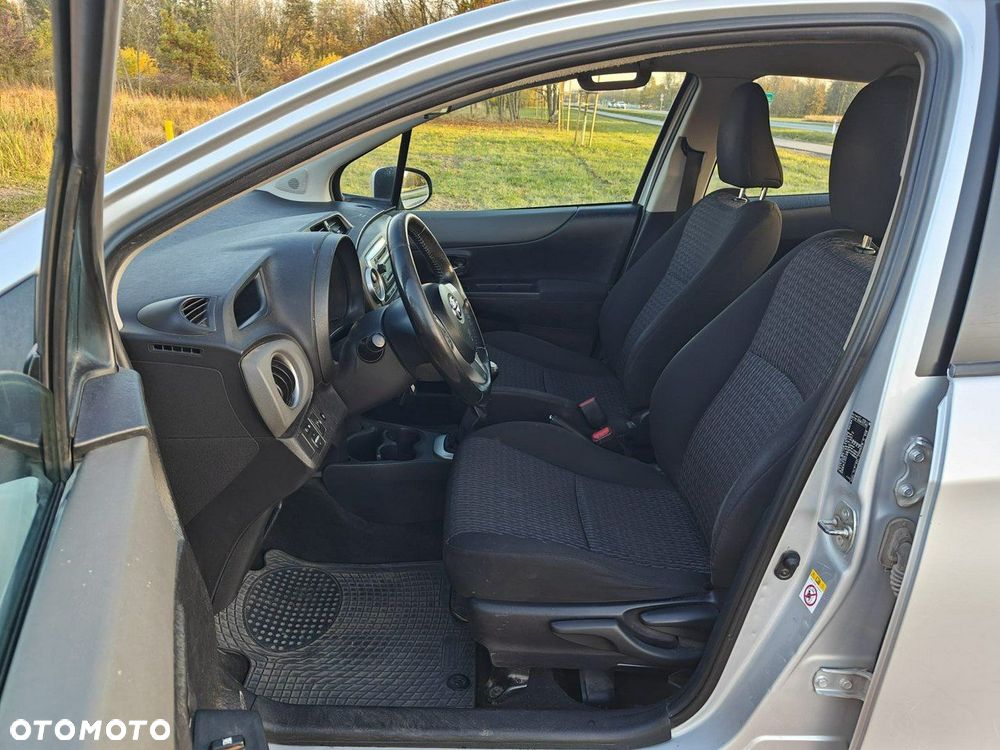 Toyota Yaris - 10