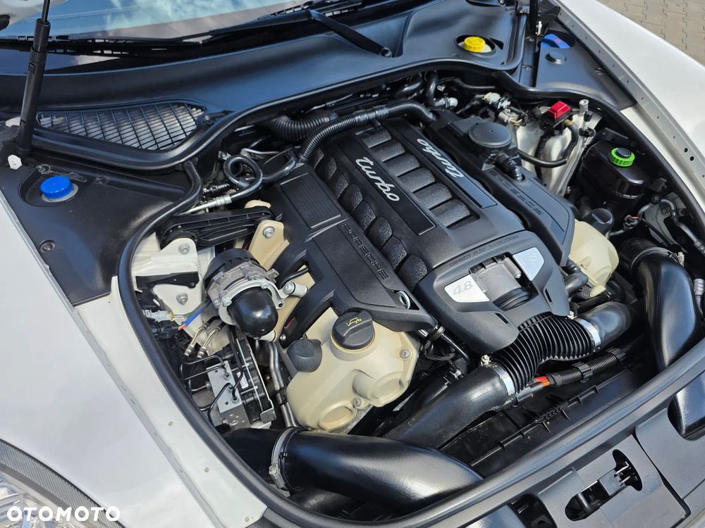 Porsche Panamera Turbo - 36