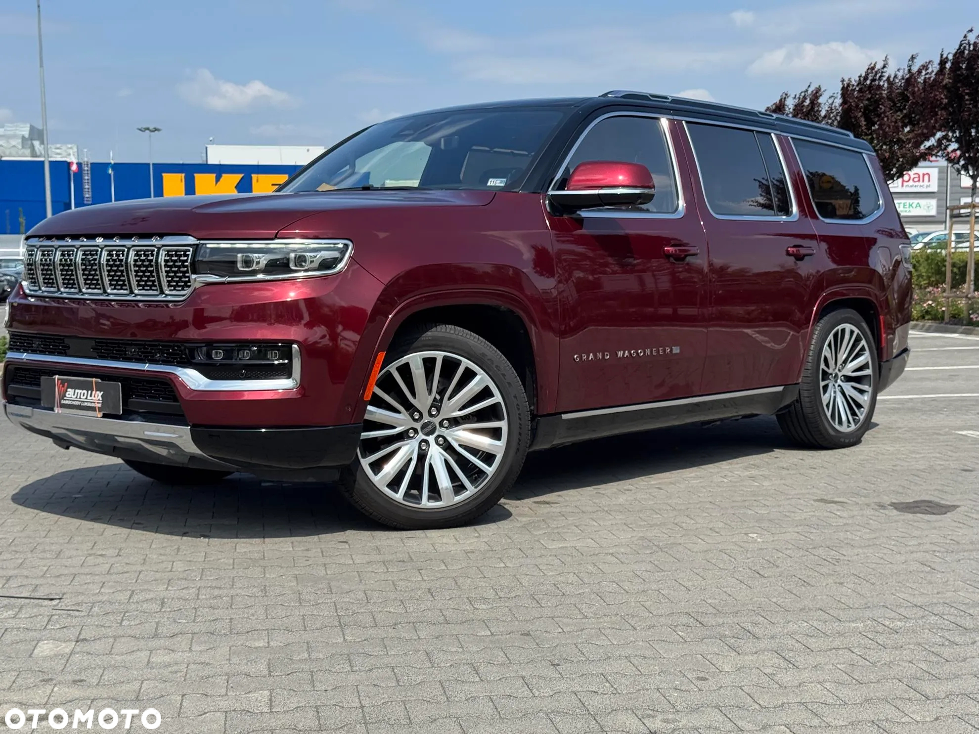 Jeep Grand Wagoneer - 3