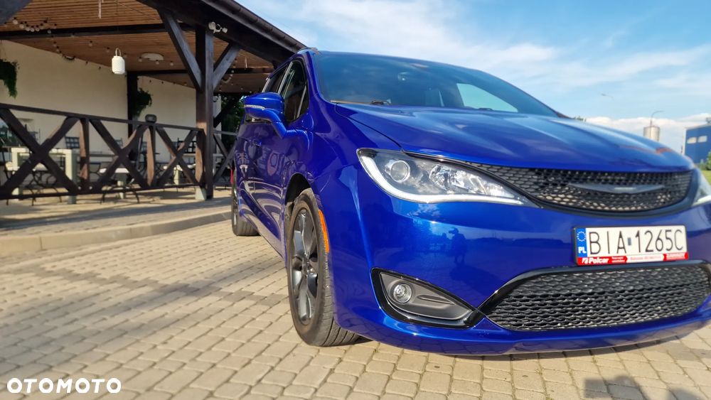 Chrysler Pacifica - 4