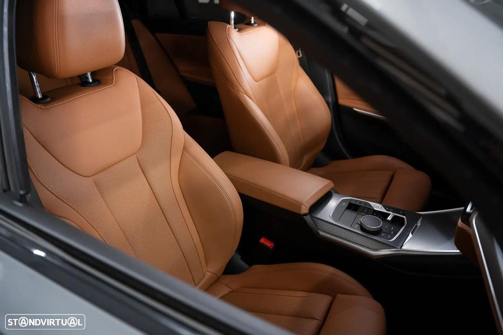 BMW 320 e Pack Desportivo M Auto - 26