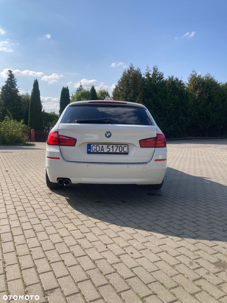 BMW Seria 5 523i Touring Sport-Aut - 4
