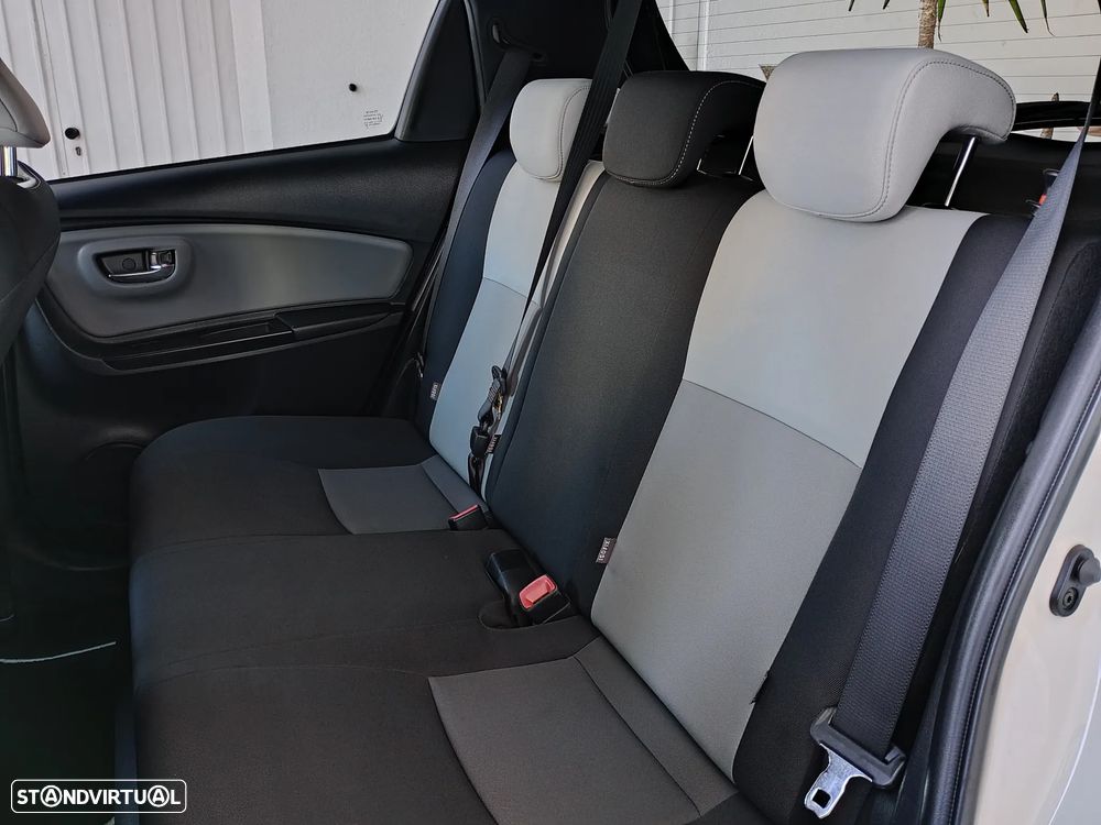 Toyota Yaris 1.5 HSD Comfort +P.Style+P.Techno — fotografia 39