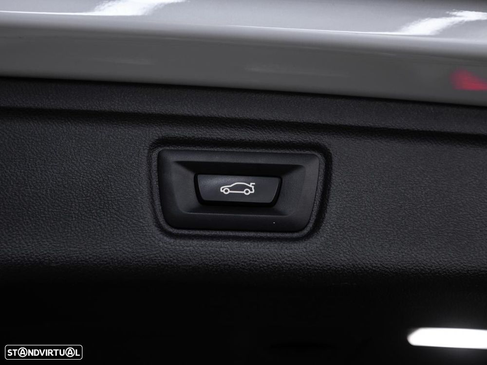 BMW 320 e Pack Desportivo M Auto - 16