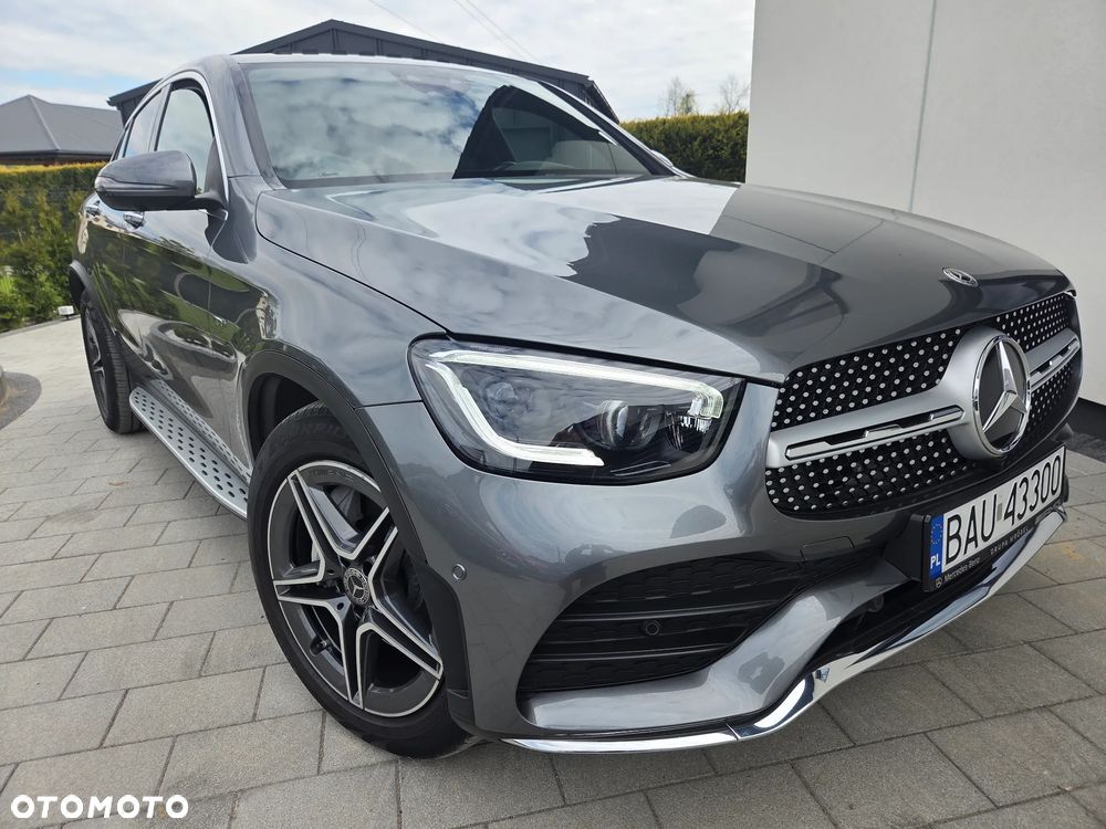 Mercedes-Benz GLC 200 4Matic 9G-TRONIC AMG Line Plus - 9