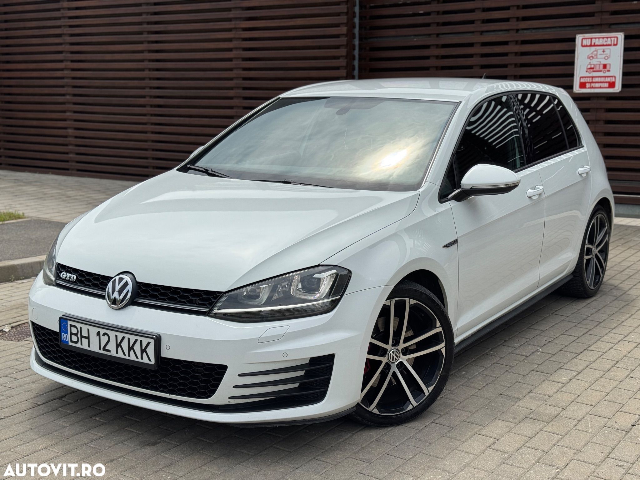 Volkswagen Golf 2.0 TDI DSG GTD - 1