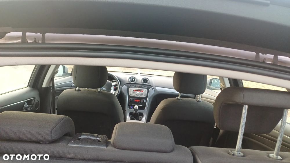 Ford Mondeo 2.0 Ambiente - 12