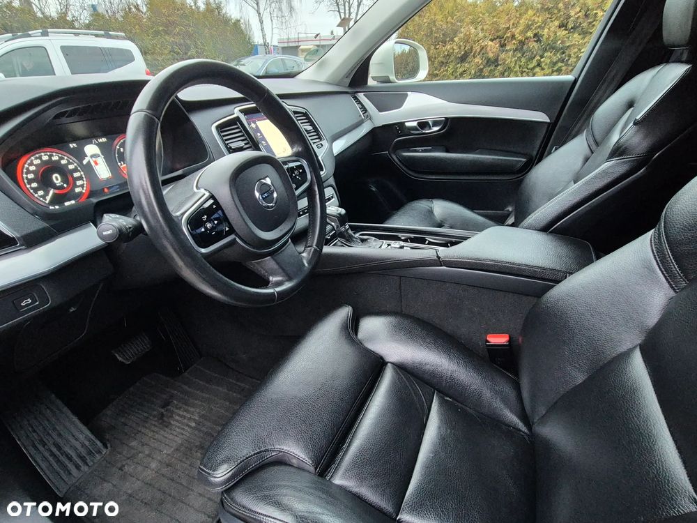 Volvo XC 90 D5 AWD Geartronic Momentum - 24