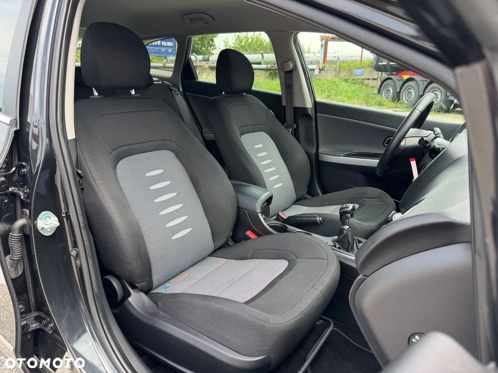 Kia Ceed 1.6 GDI Dream-Team Edition - 27