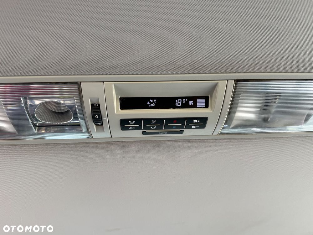Volkswagen Multivan - 23