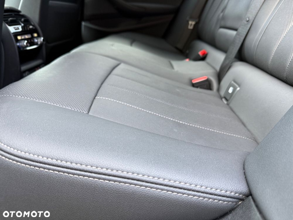 BMW Seria 5 530e xDrive Luxury Line sport - 41