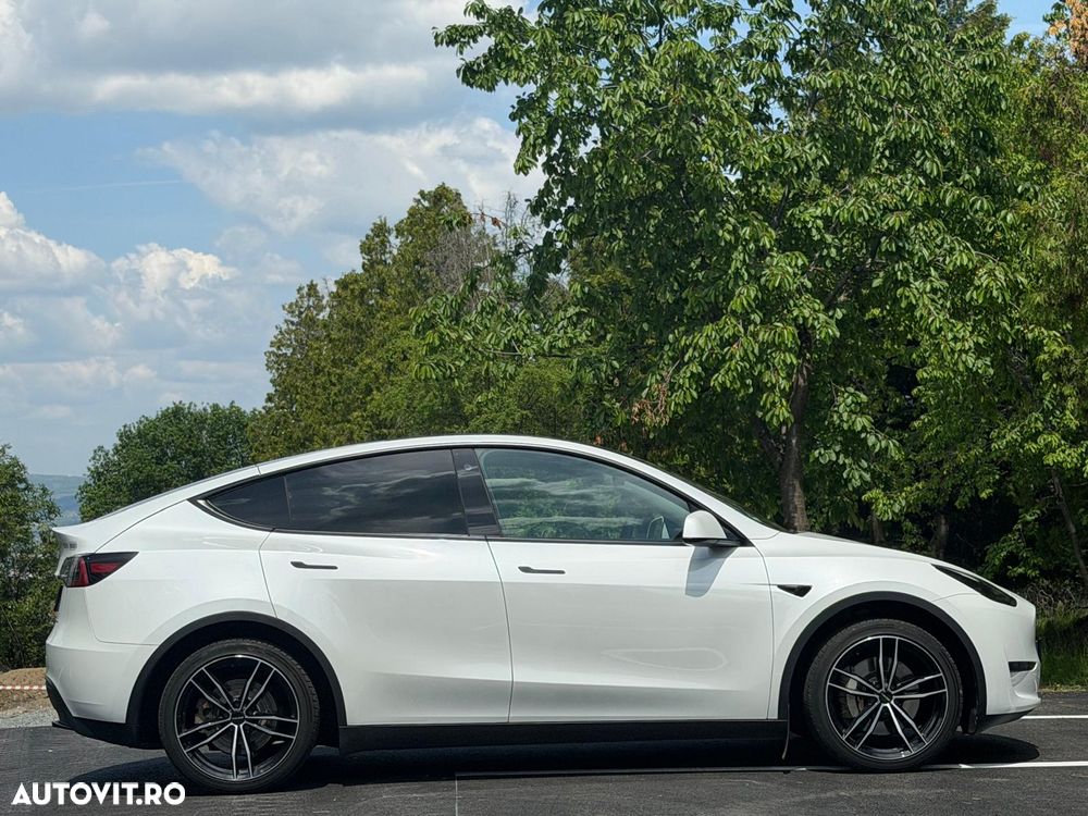 Tesla Model Y Long Range Dual Motor AWD - 9