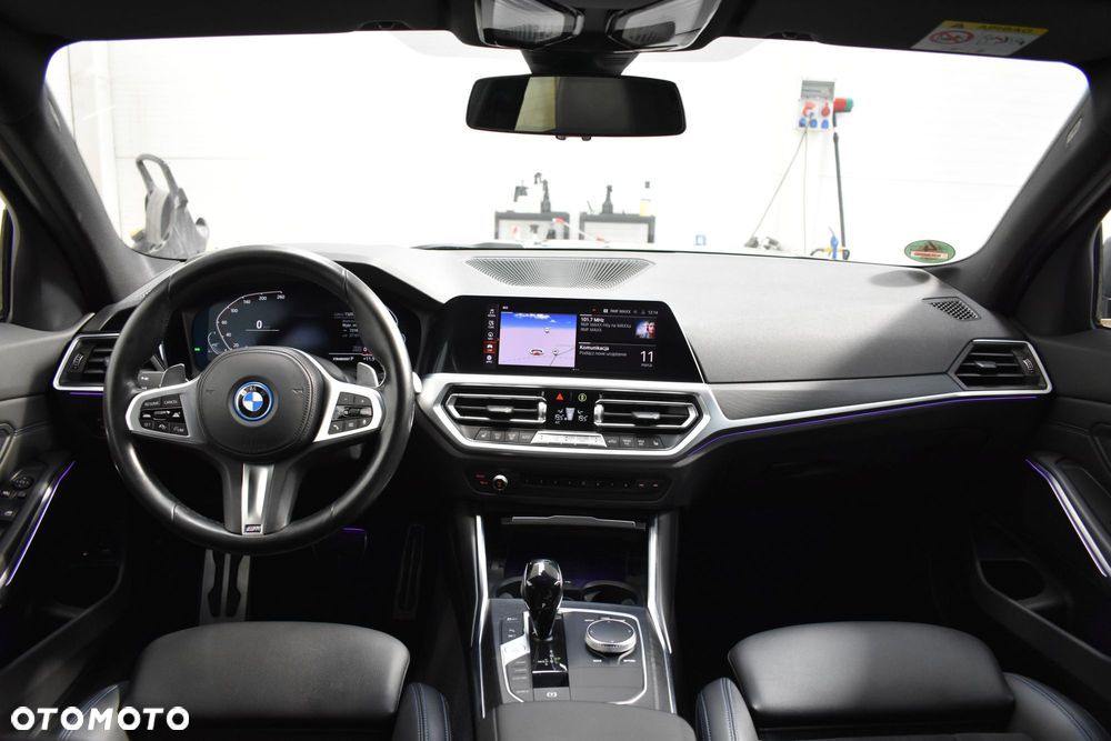 BMW Seria 3 330e M Sport - 16