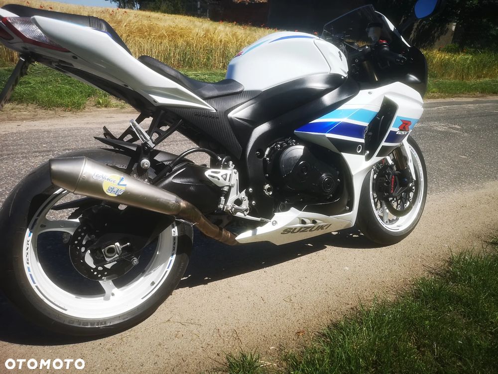 Suzuki GSR - 12