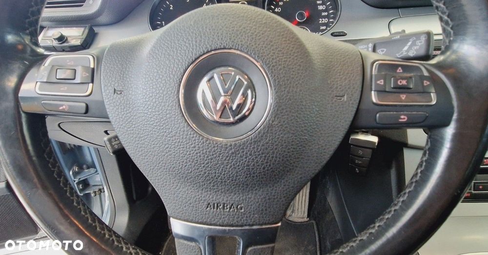 Volkswagen Passat - 18