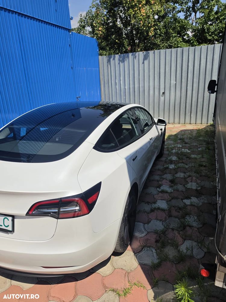 Tesla Model 3 - 4