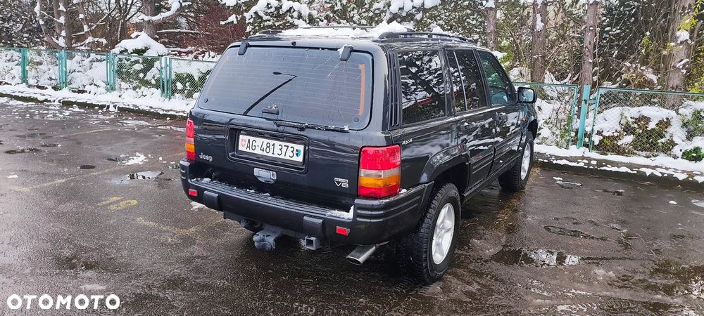 Jeep Grand Cherokee - 23