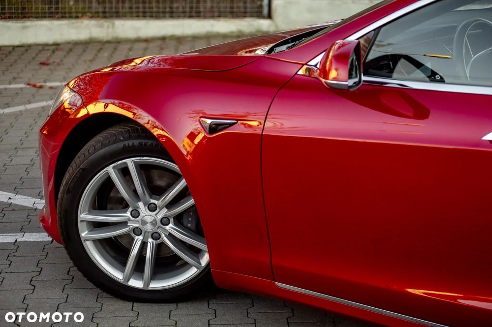 Tesla Model S - 8