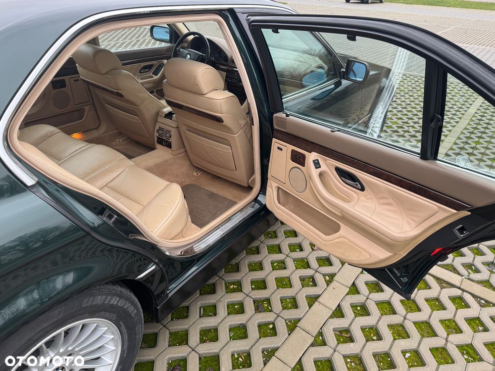 BMW Seria 7 750i - 26