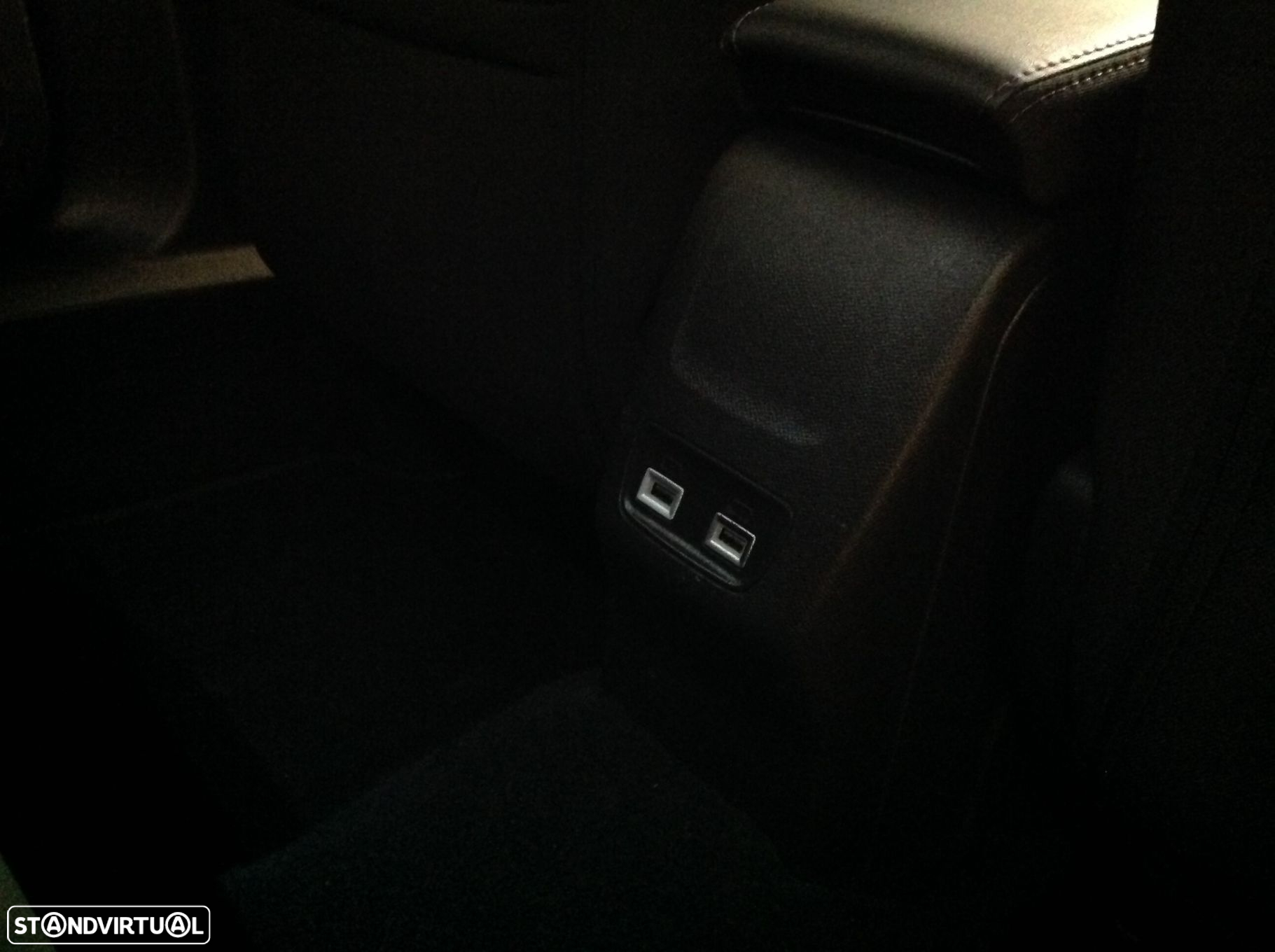 Peugeot 2008 1.2 PureTech Allure EAT8 - 36