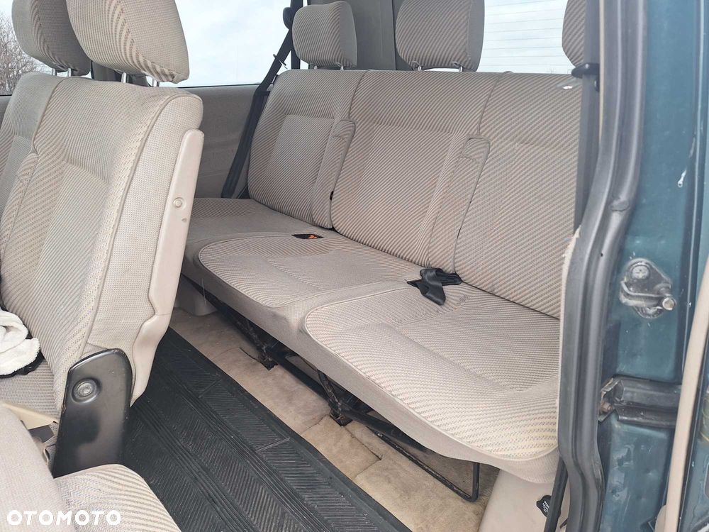 Volkswagen Caravelle - 8