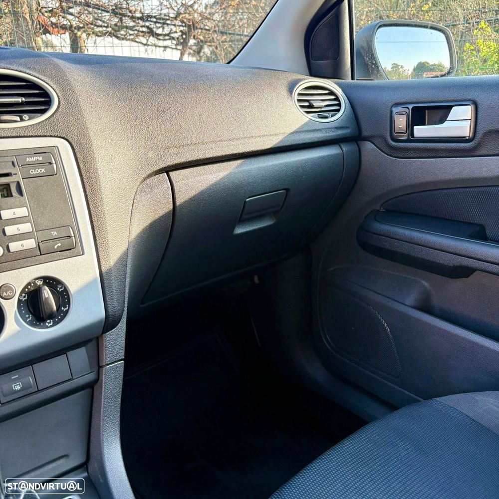 Ford Focus 1.4 16V S - 13