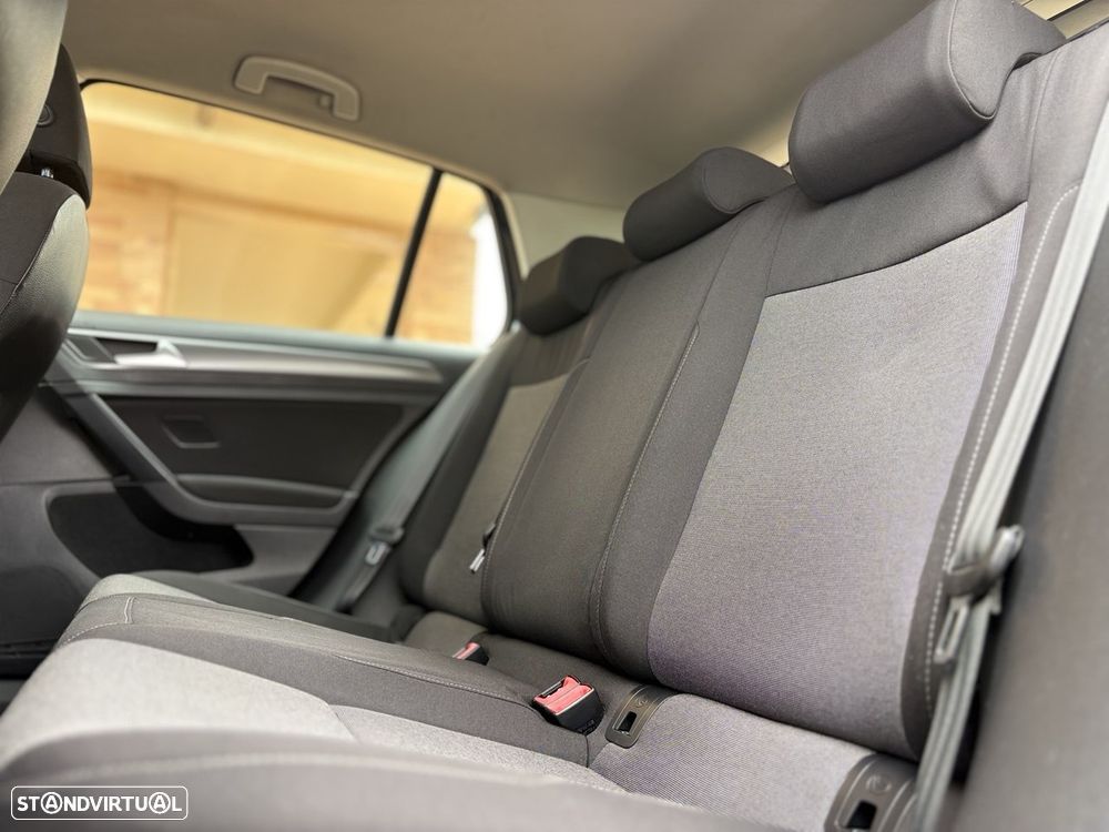 VW Golf 1.6 TDi BlueMotion Trendline - 11