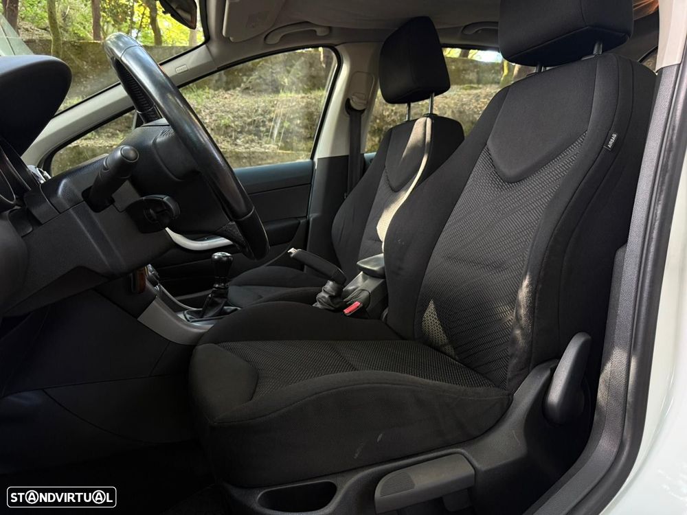 Peugeot 308 1.6 HDi Executive - 12