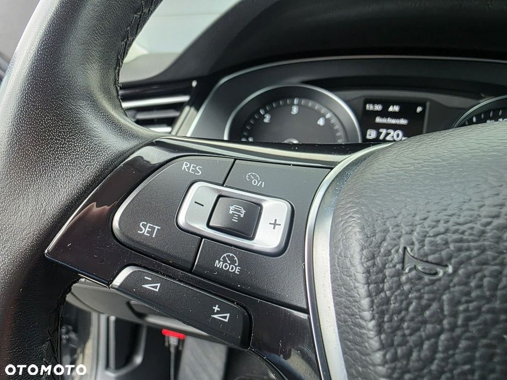 Volkswagen Passat - 11