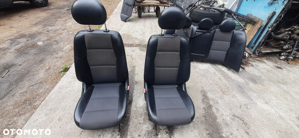 Mercedes E Klasa w211 Sedan Siedzenia Półskóry  Fotele Kanapa tył - 1